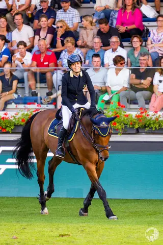 Edwina Tops-Alexander & Fellow Castlefield-2