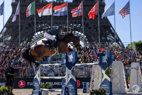 Simon Delestre & Cayman Jolly Jumper