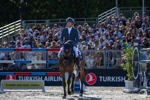 Simon Delestre & Cayman Jolly Jumper